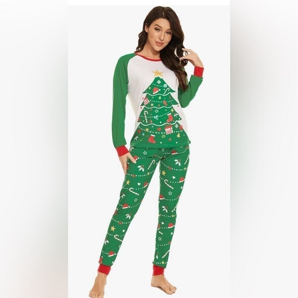 Woman’s Holiday Pajama Set Christmas Tree Large